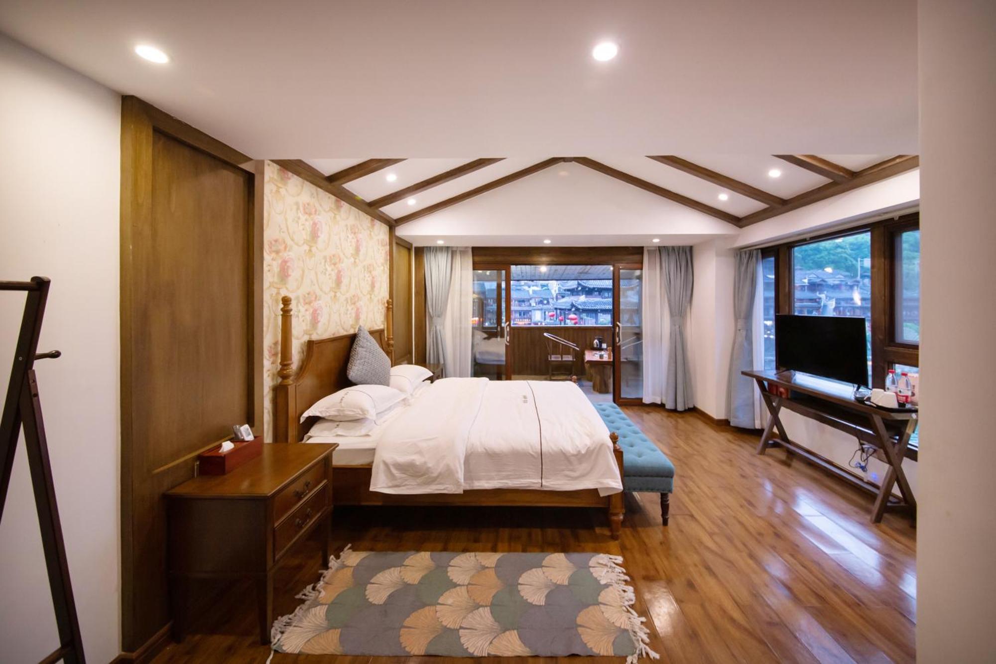 Fenghuang Slowly Time Inn Екстер'єр фото