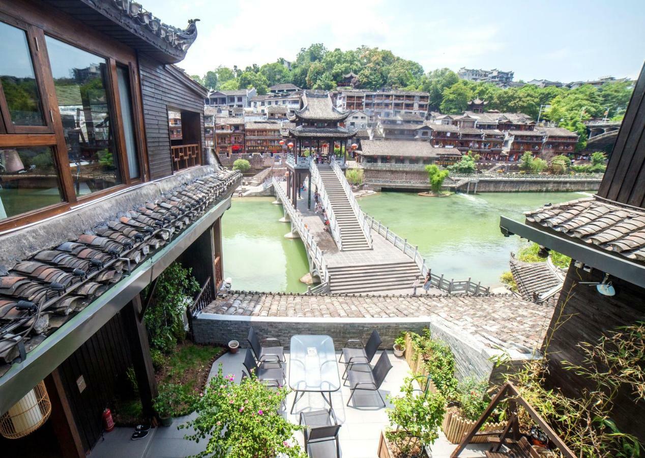 Fenghuang Slowly Time Inn Екстер'єр фото