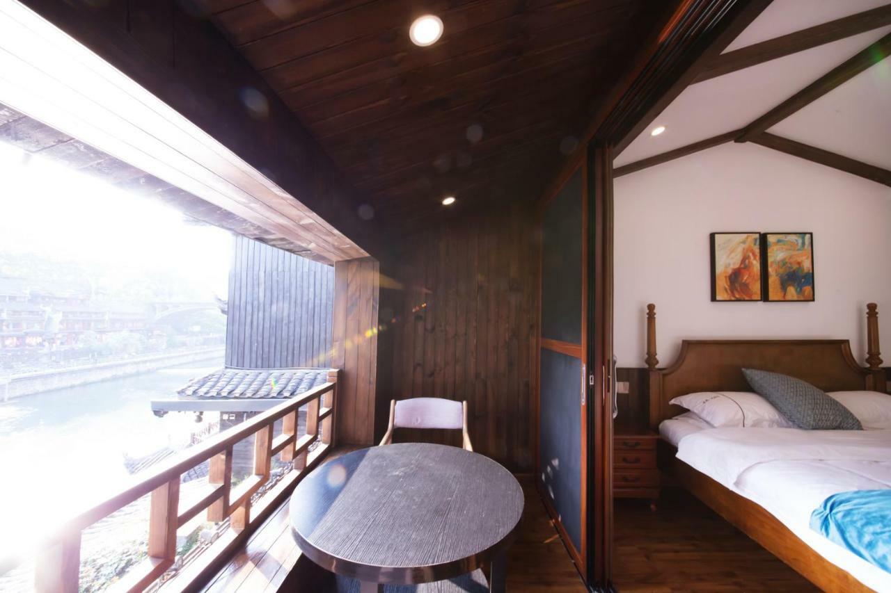 Fenghuang Slowly Time Inn Екстер'єр фото