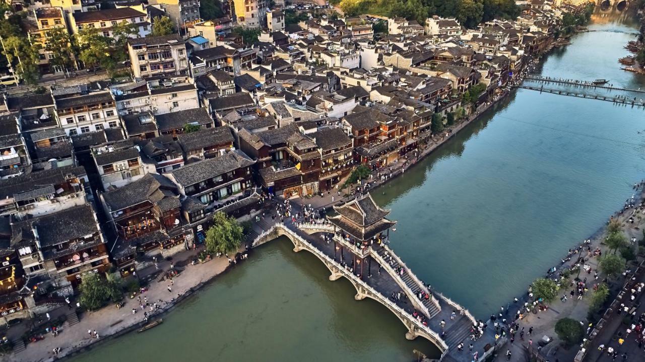 Fenghuang Slowly Time Inn Екстер'єр фото