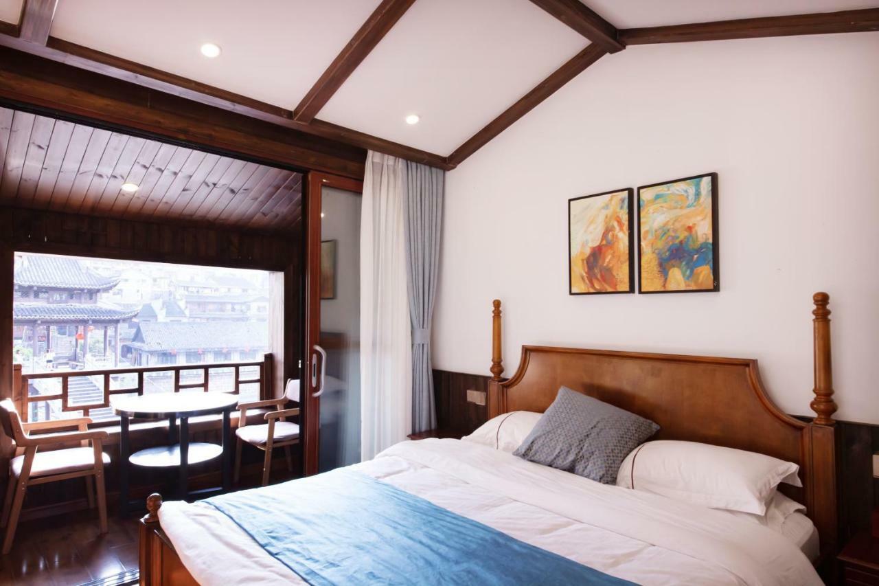 Fenghuang Slowly Time Inn Екстер'єр фото