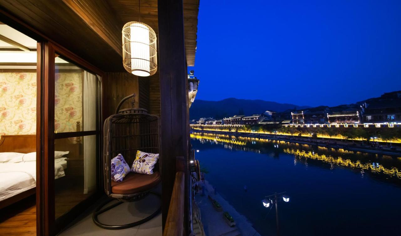Fenghuang Slowly Time Inn Екстер'єр фото